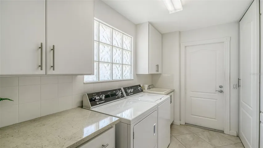 Light & Bright Lanudry