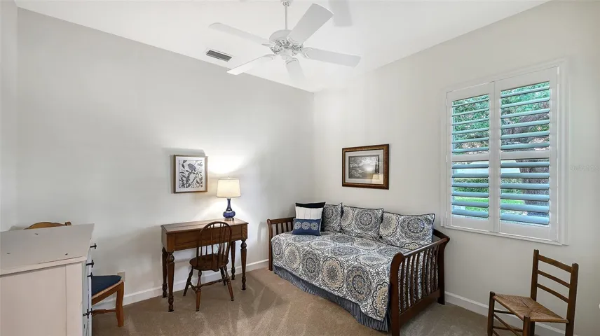 Second guest bedroom.