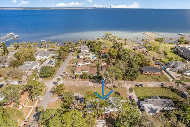 Home is 1 Block from the Indian River