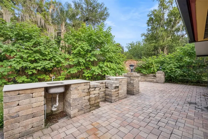 Raised Garden w/Outdoor Sink