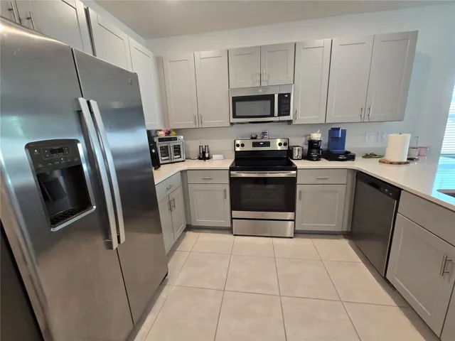 Kitchen - Stainless steel appliances