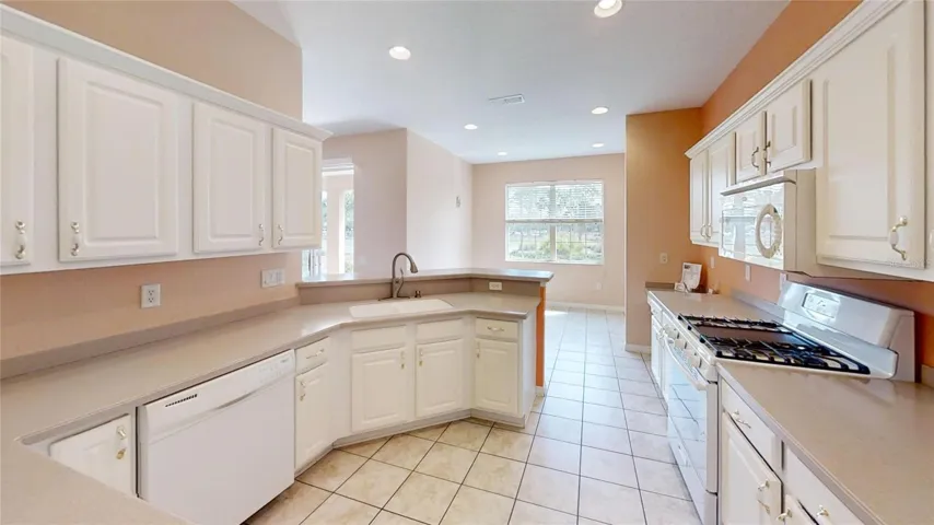 KITCHEN TO BREAKFAST NOOK