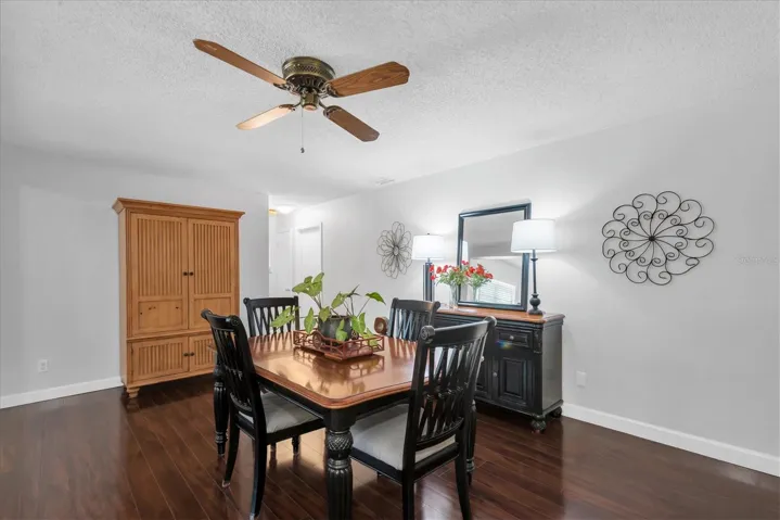 Dining room can be a second living area
