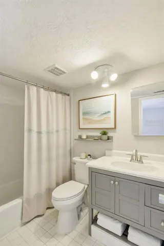Primary Bath en-Suite Virtually staged.