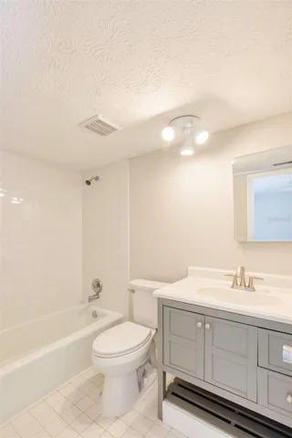 Primary Bath en-suite