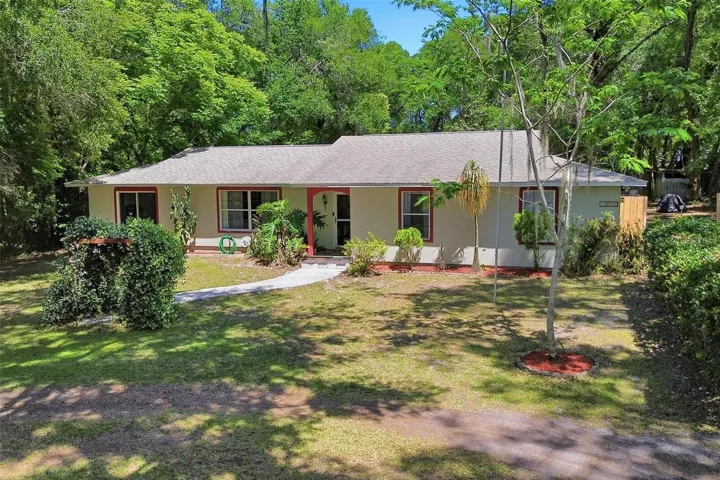 Beautifully landscaped over an acre near Deland!