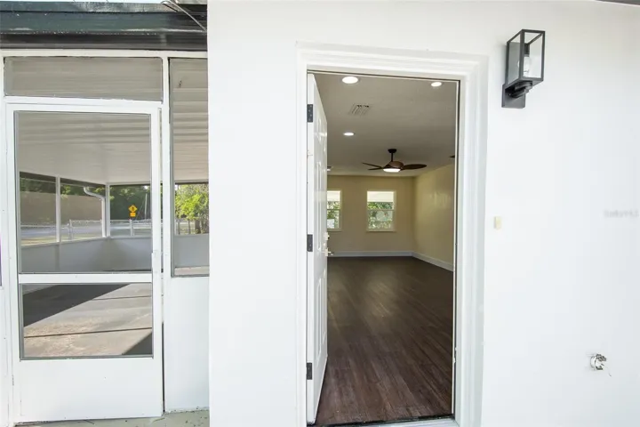 Master Bathroom Private Entrance