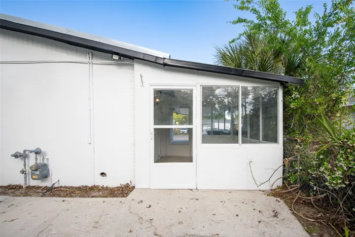 Additional enclosed Storage/Florida Room
