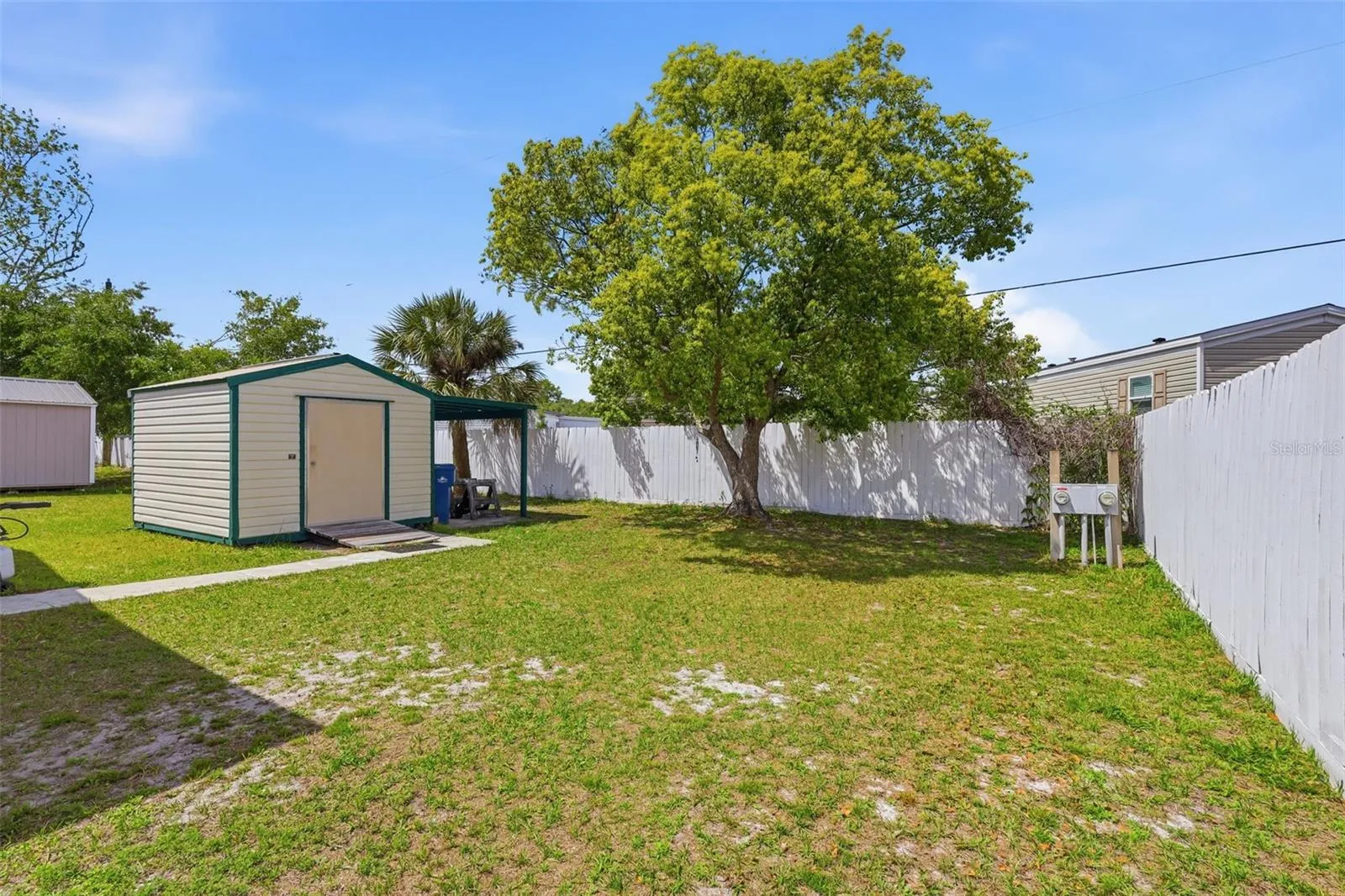 Private backyard w/ shed