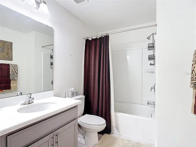 Upstairs Guest bedroom