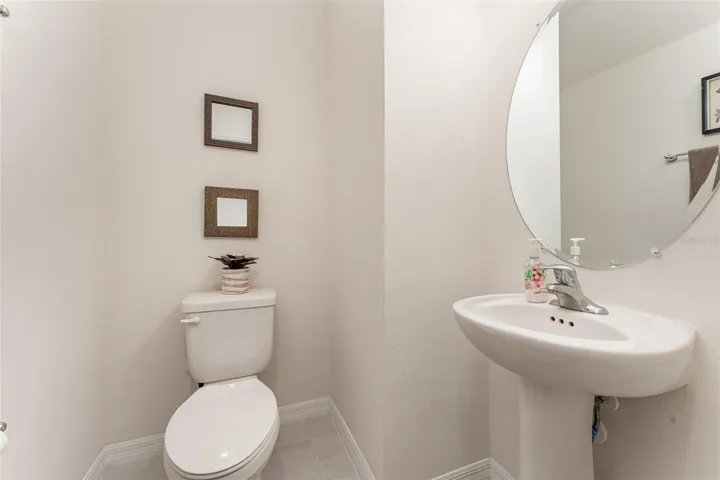 half bath pic 2