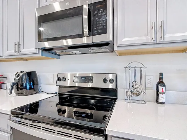 Range and microwave close up