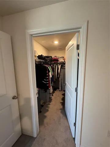 WALK IN CLOSET