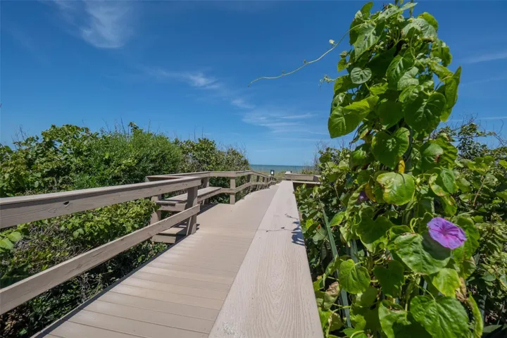 Windward East Amenities