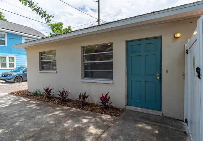 Second unit entrance