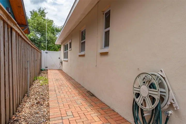 dog run to front of home and screened in lanai