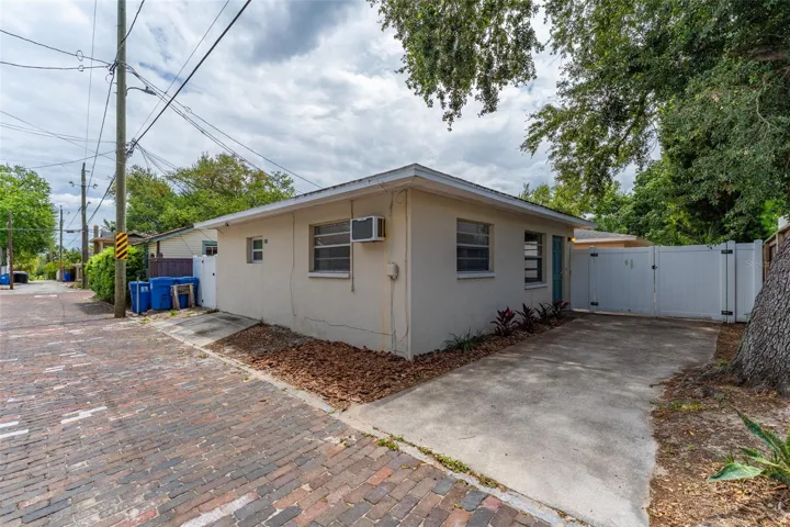 Alley access and extra parking for back unit