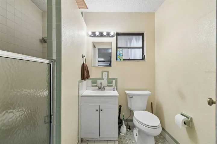 Garage Bath (4)
