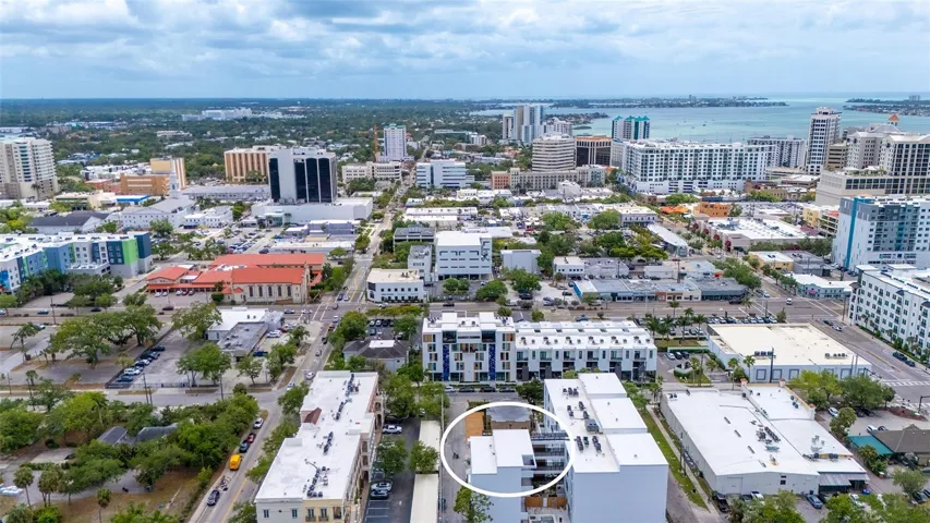 Very close to all things downtown Sarasota and just blocks to culinary delights, Farmers Market and Whole Foods.