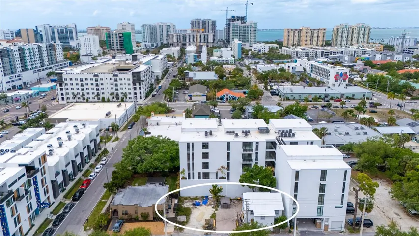 Very close to all things downtown Sarasota and just blocks to the Bay Park at Sarasota Bay.