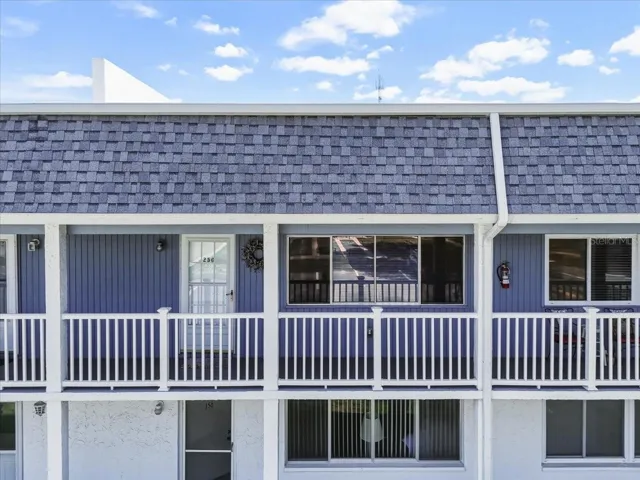 Front of 22375 Edgewater Dr #256