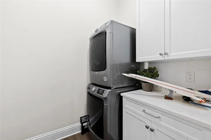 Downstairs laundry/mudroom