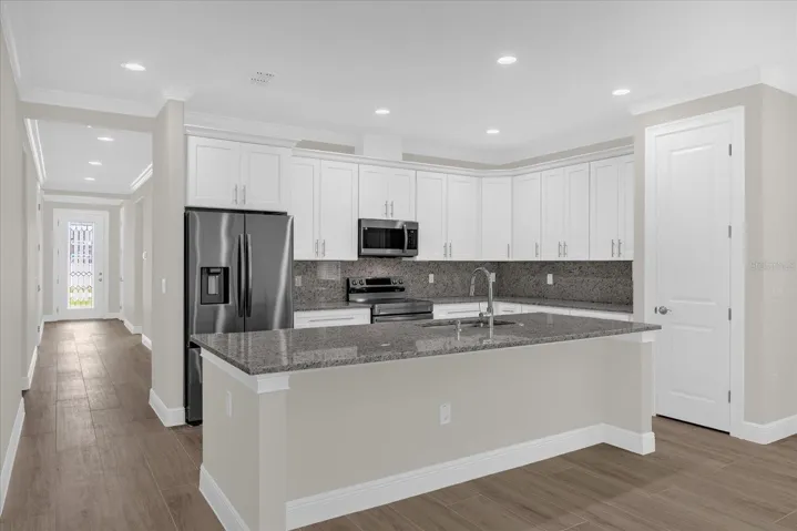Kitchen island with bar seating & prep space