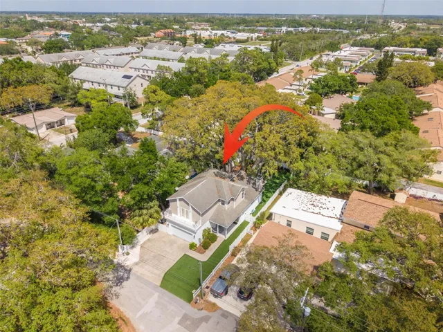 Secluded street, Sisler baseball fields across from the front yard, Tarpon Springs Municipal golf course hole 6 is at the end of the cul-de-sac.