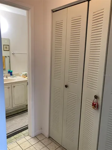Entry to full bath