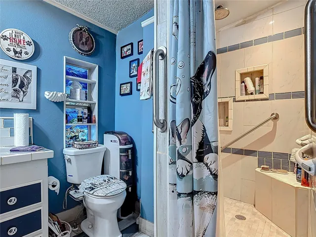 Primary bath - handicap accessible