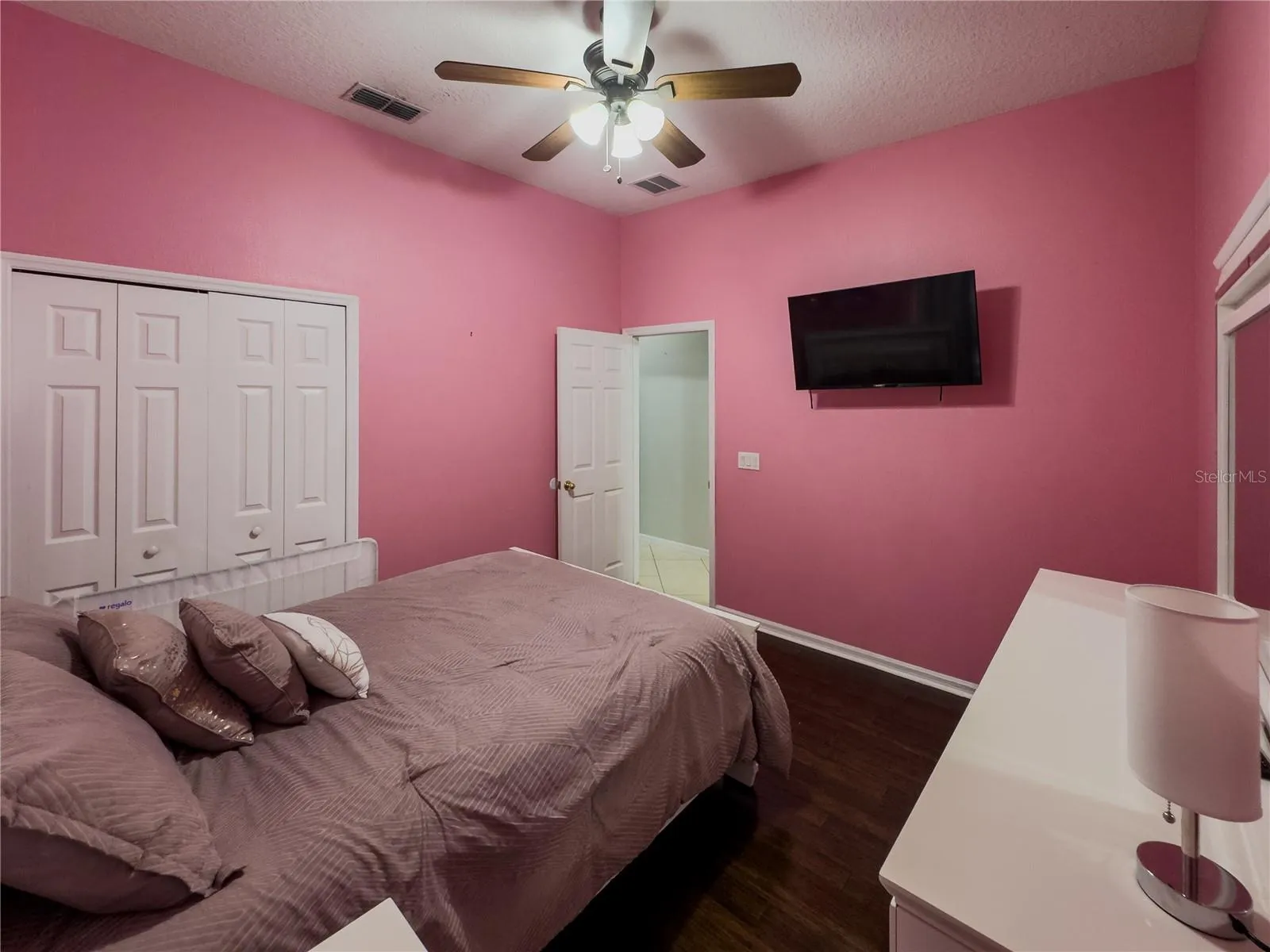 1ST BEDROOM