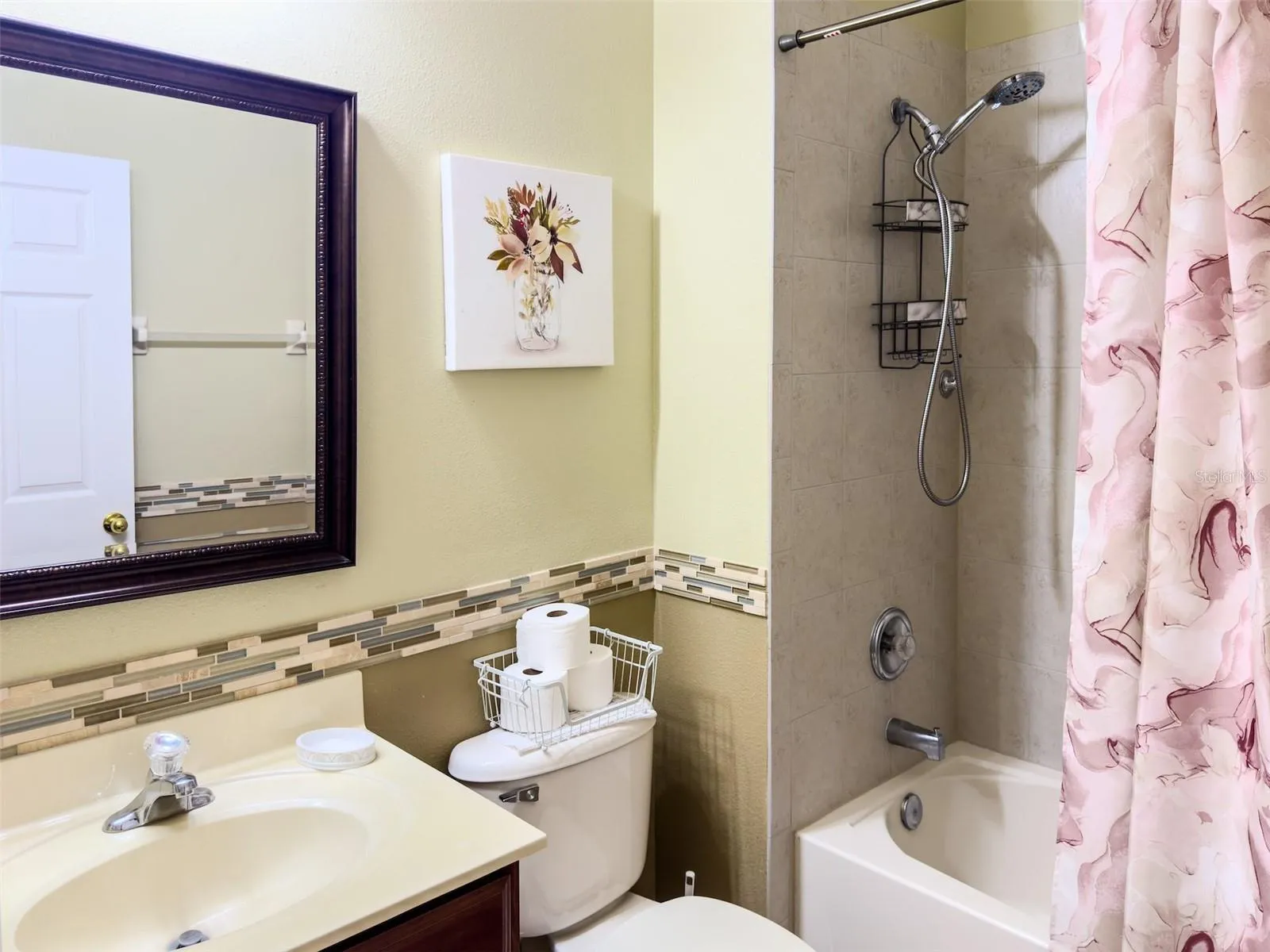 BATH NEXT TO 3RD BEDROOM