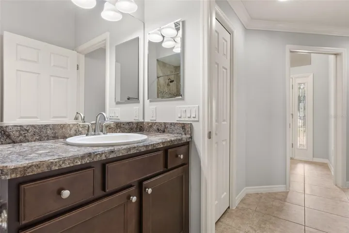 Guest bath conveniently located between the two guest bedrooms.