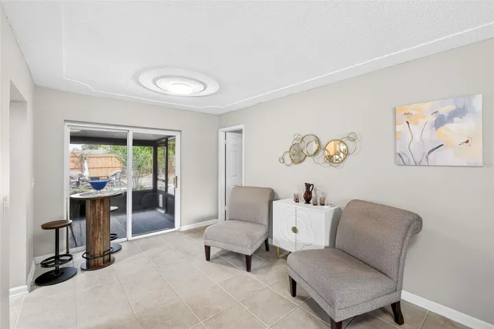 Sitting/Bonus Room10'x9'