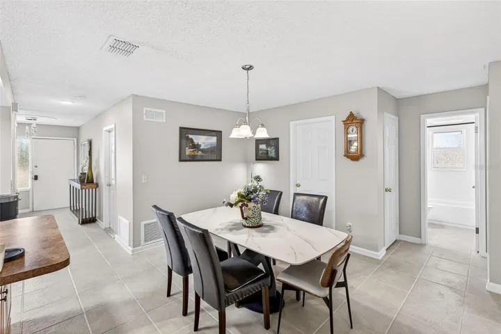 Dining Room14'x13'