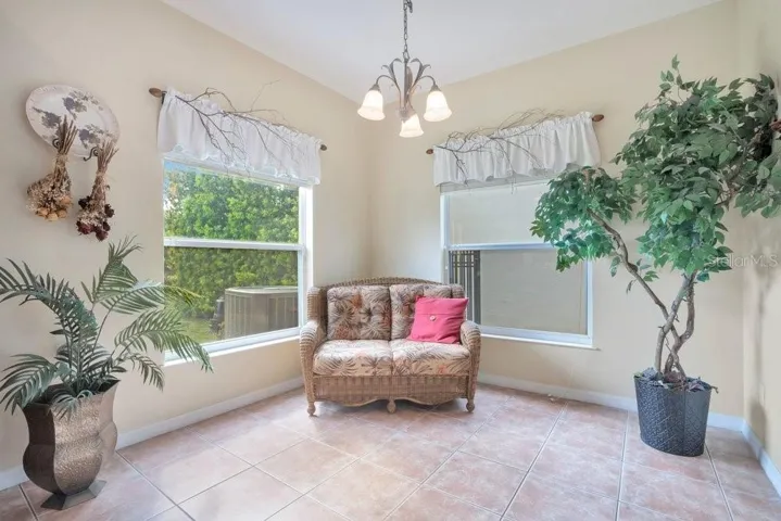 The sunny Breakfast nook.