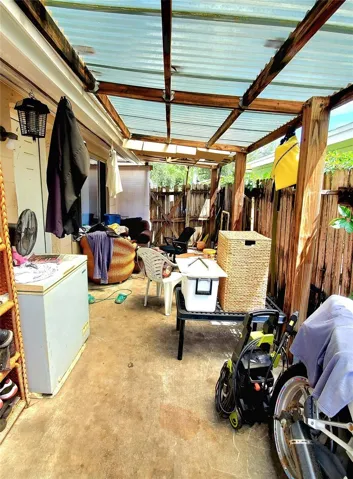 SIDE PATIO