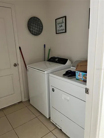 LAUNDRY ROOM AND GARAGE DOOR