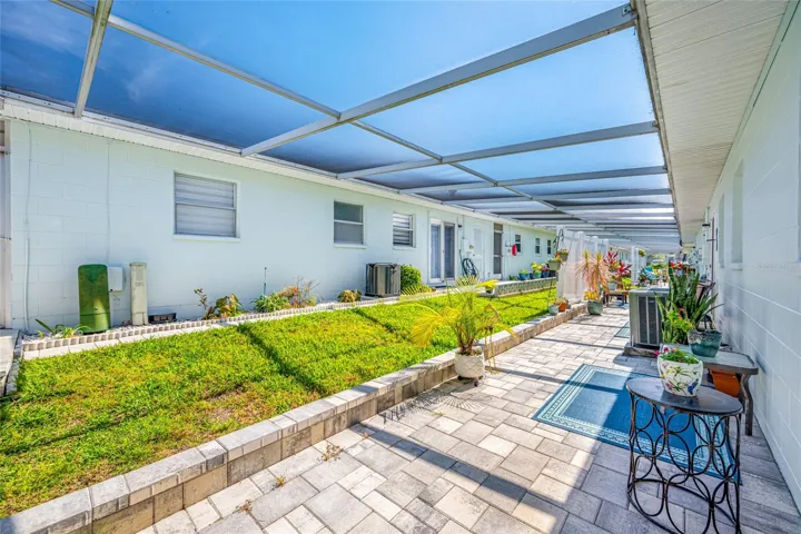 Fully screened lanai with pavers