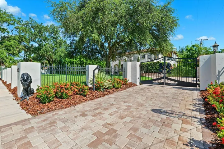 Private, electric gate