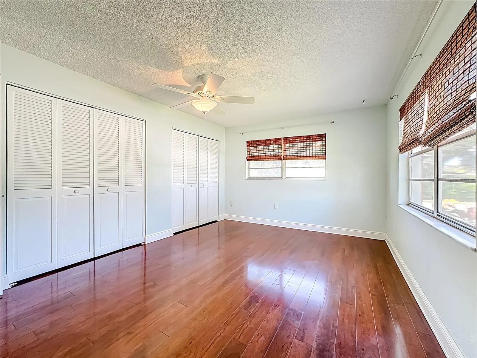 Primary or 2nd bedroom