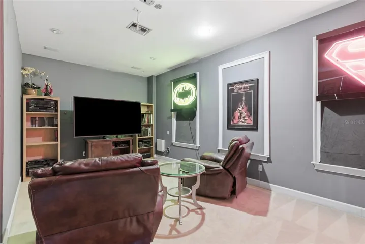 BONUS/MEDIA ROOM