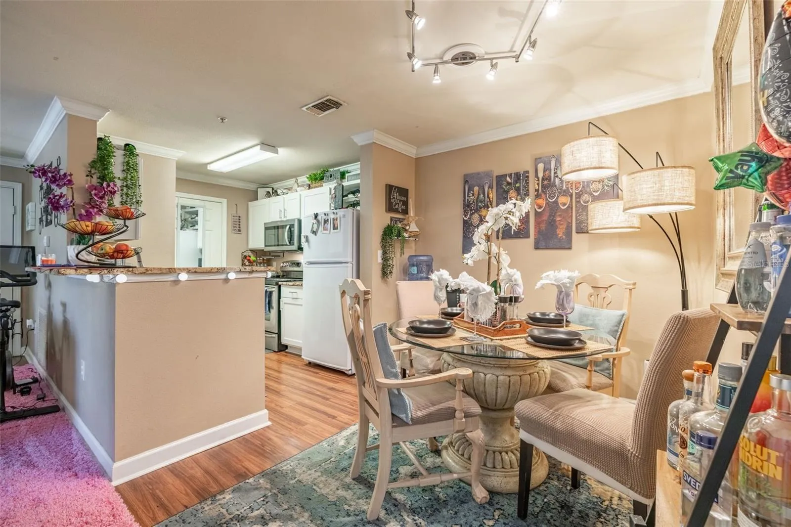 Kitchen &amp; Dinning room