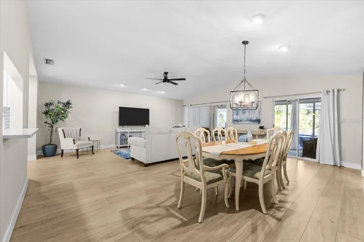 Living/dining combo