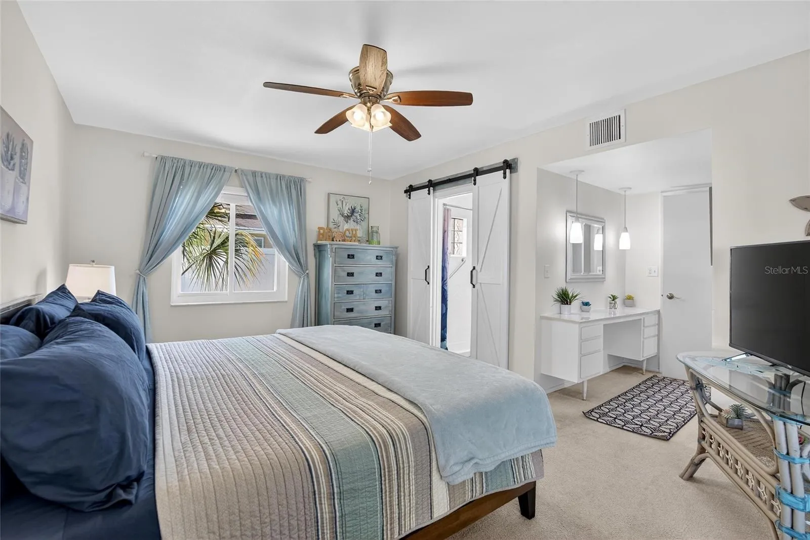 Clean and spacious, with the large window makes this a relaxing and tranquil primary ensuite