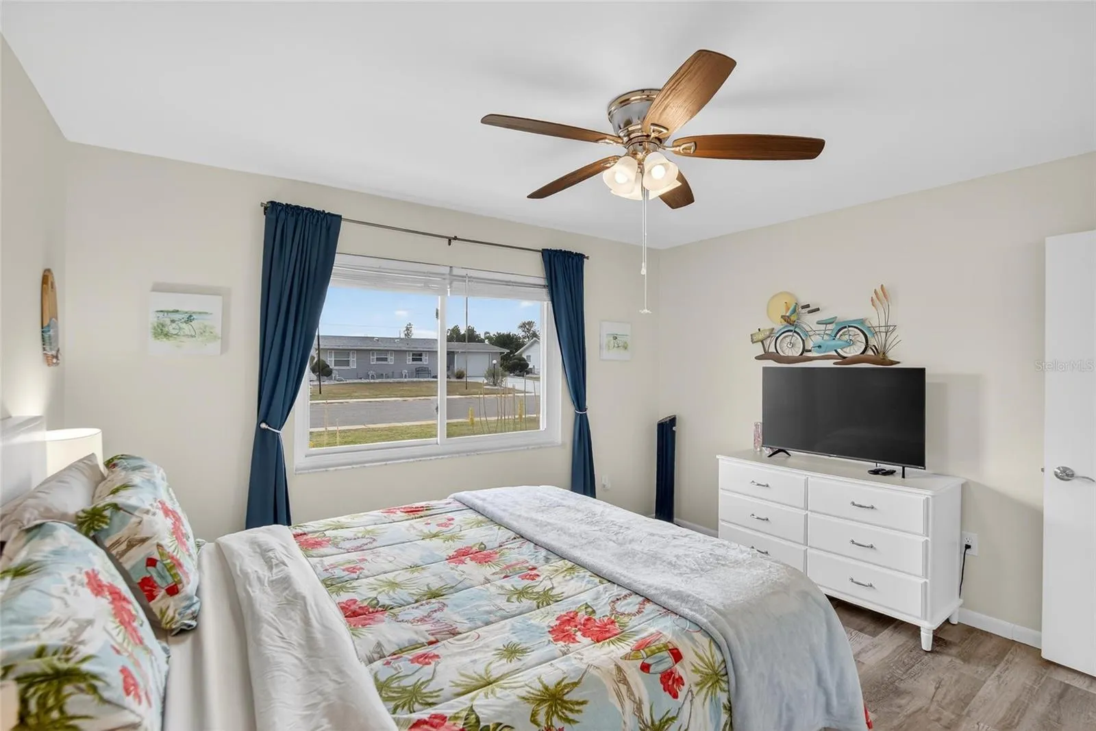 A large window in the guest room allows Florida sunshine into the room