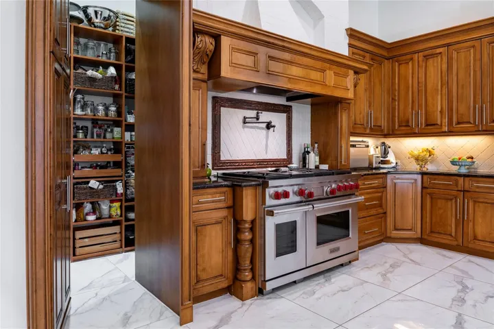 Walk in Pantry