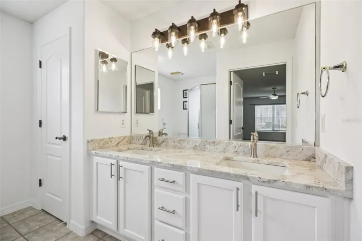 Primary en-suite bath.