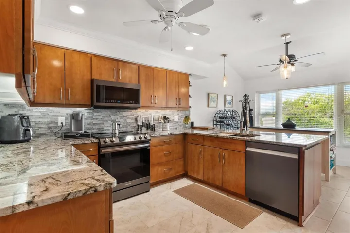 Love this kitchen...granite countertops.