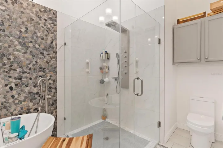Glass shower with body jets...yay!